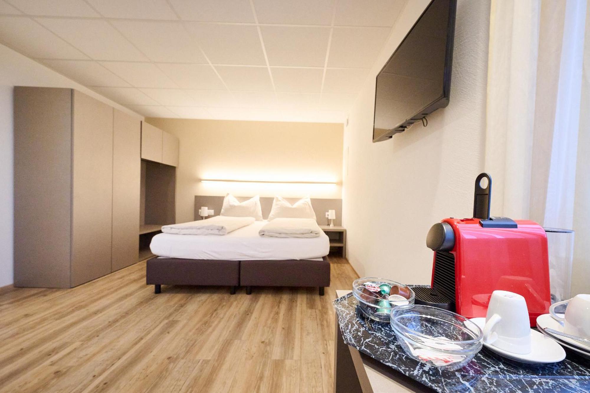 Hotel Am Kreisel Self-Check-In By Smart Hotels ลาเชน ภายนอก รูปภาพ