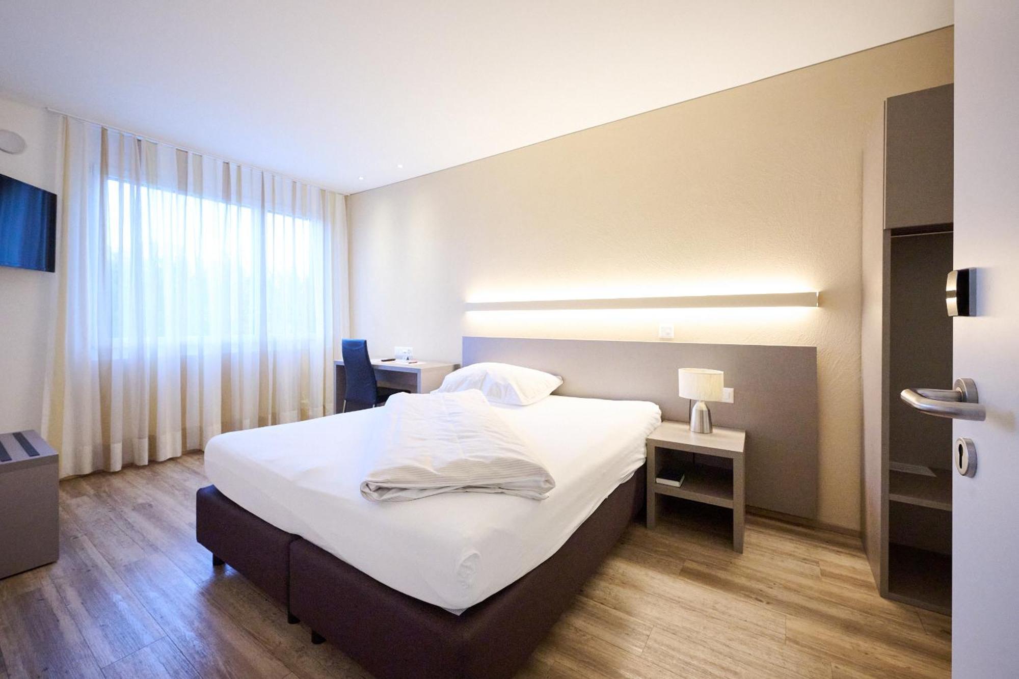 Hotel Am Kreisel Self-Check-In By Smart Hotels ลาเชน ภายนอก รูปภาพ