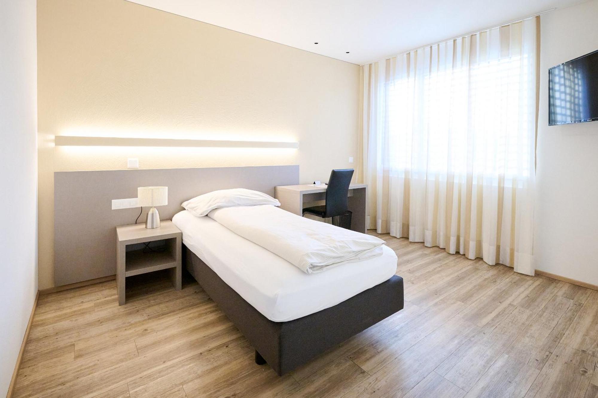 Hotel Am Kreisel Self-Check-In By Smart Hotels ลาเชน ภายนอก รูปภาพ