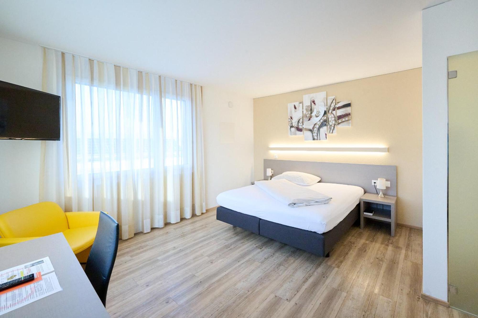 Hotel Am Kreisel Self-Check-In By Smart Hotels ลาเชน ภายนอก รูปภาพ