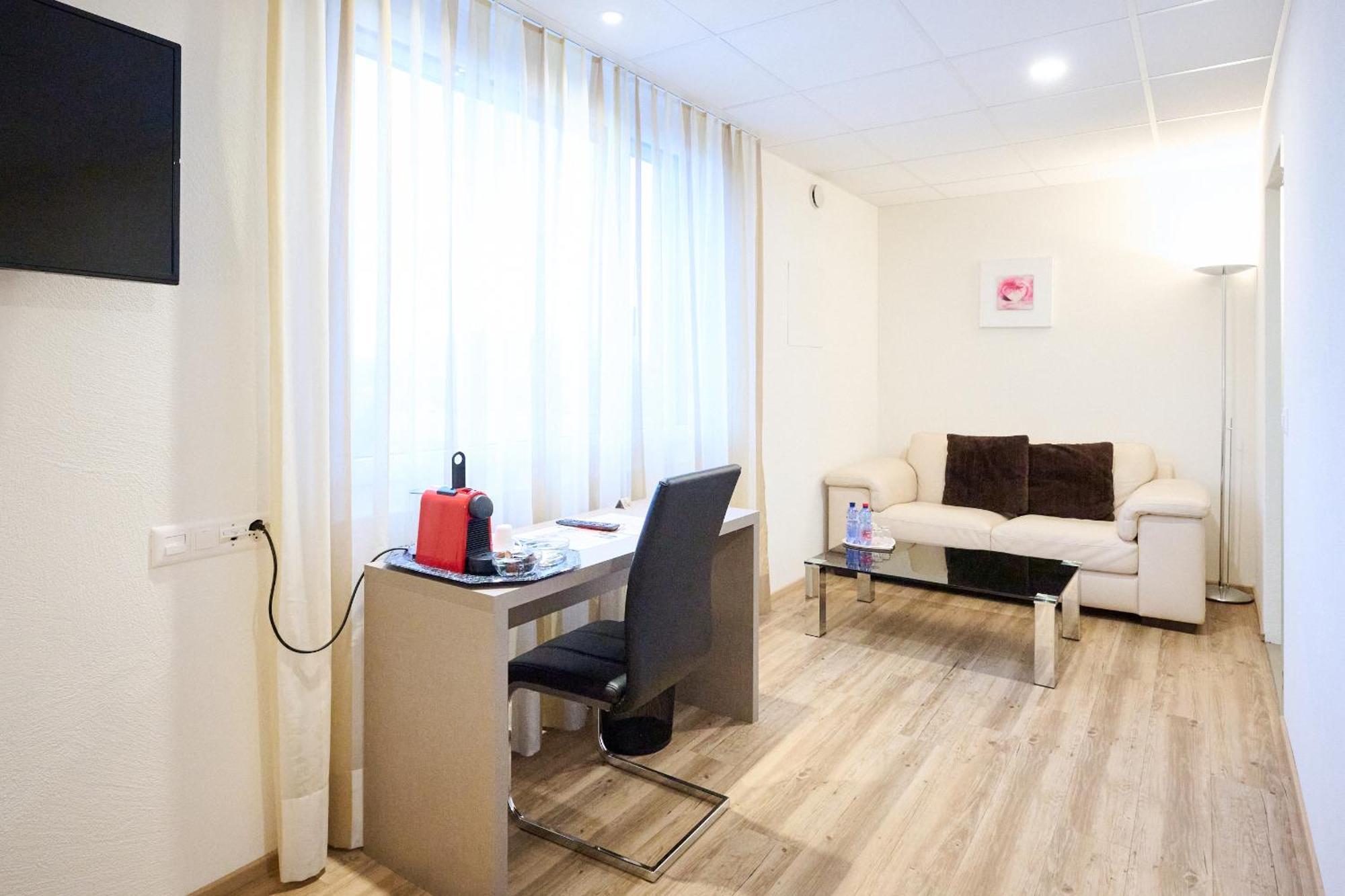 Hotel Am Kreisel Self-Check-In By Smart Hotels ลาเชน ภายนอก รูปภาพ