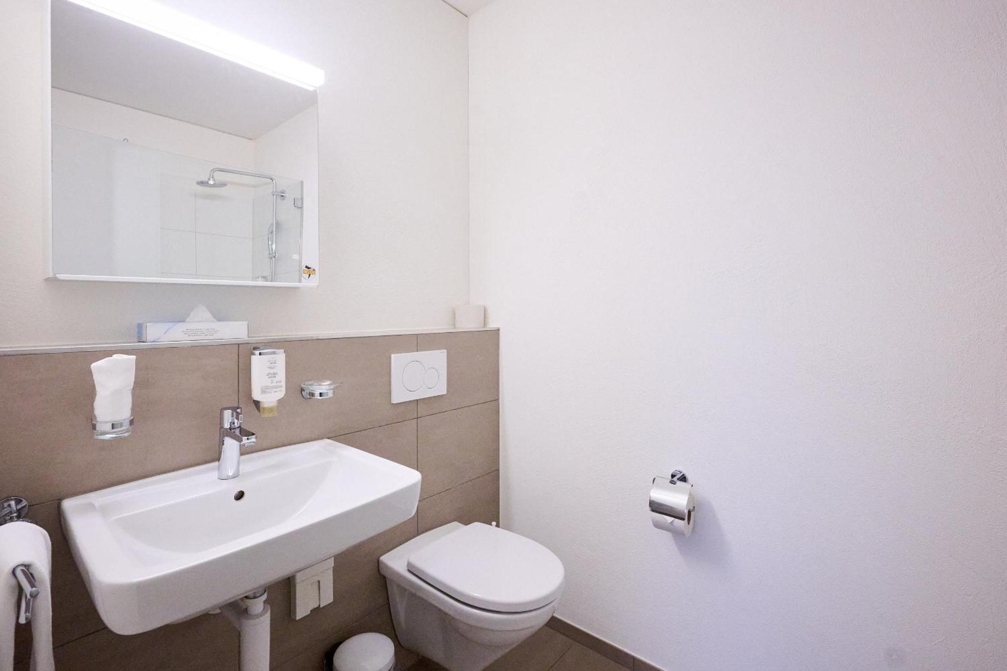 Hotel Am Kreisel Self-Check-In By Smart Hotels ลาเชน ภายนอก รูปภาพ