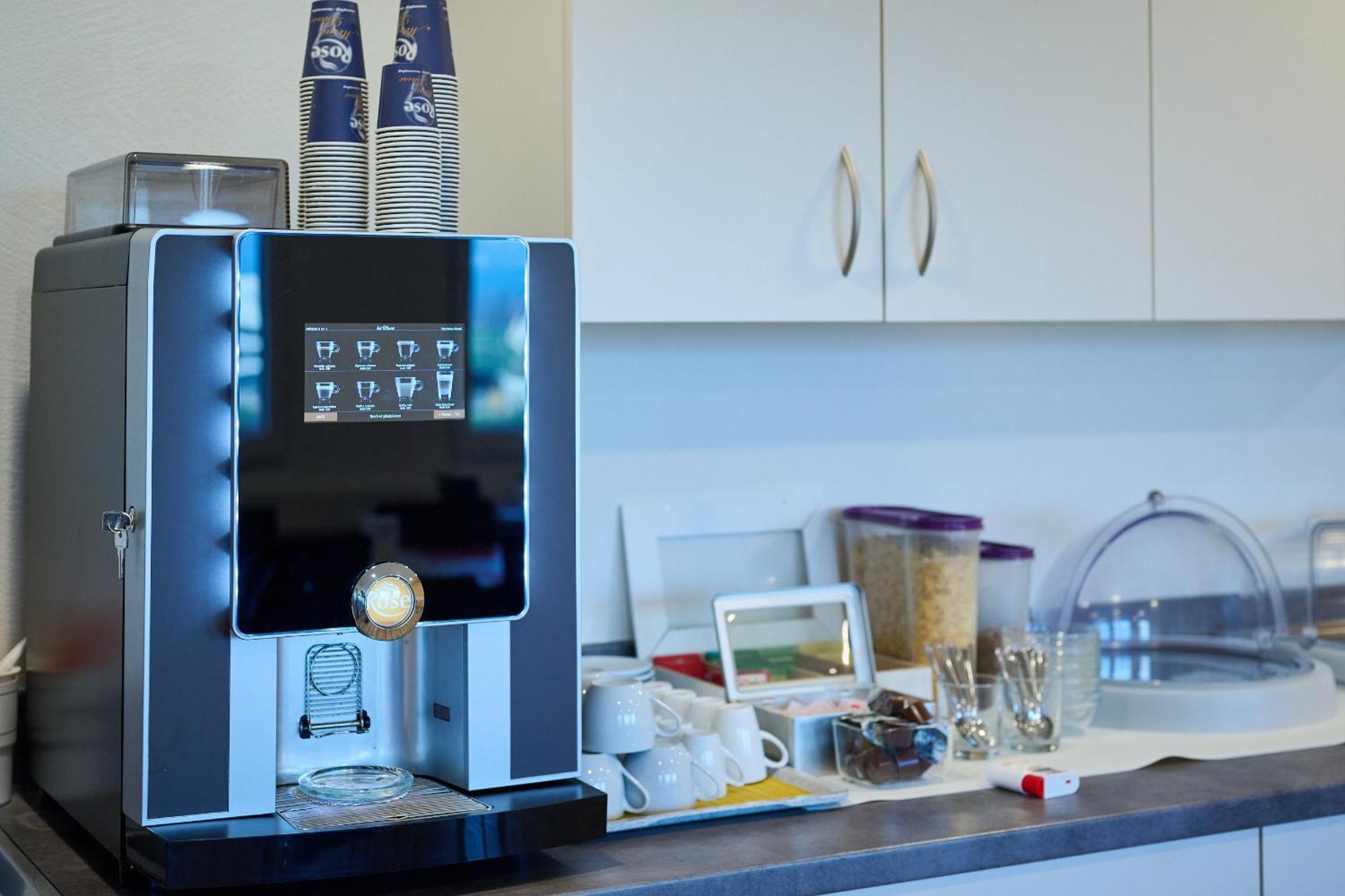 Hotel Am Kreisel Self-Check-In By Smart Hotels ลาเชน ภายนอก รูปภาพ