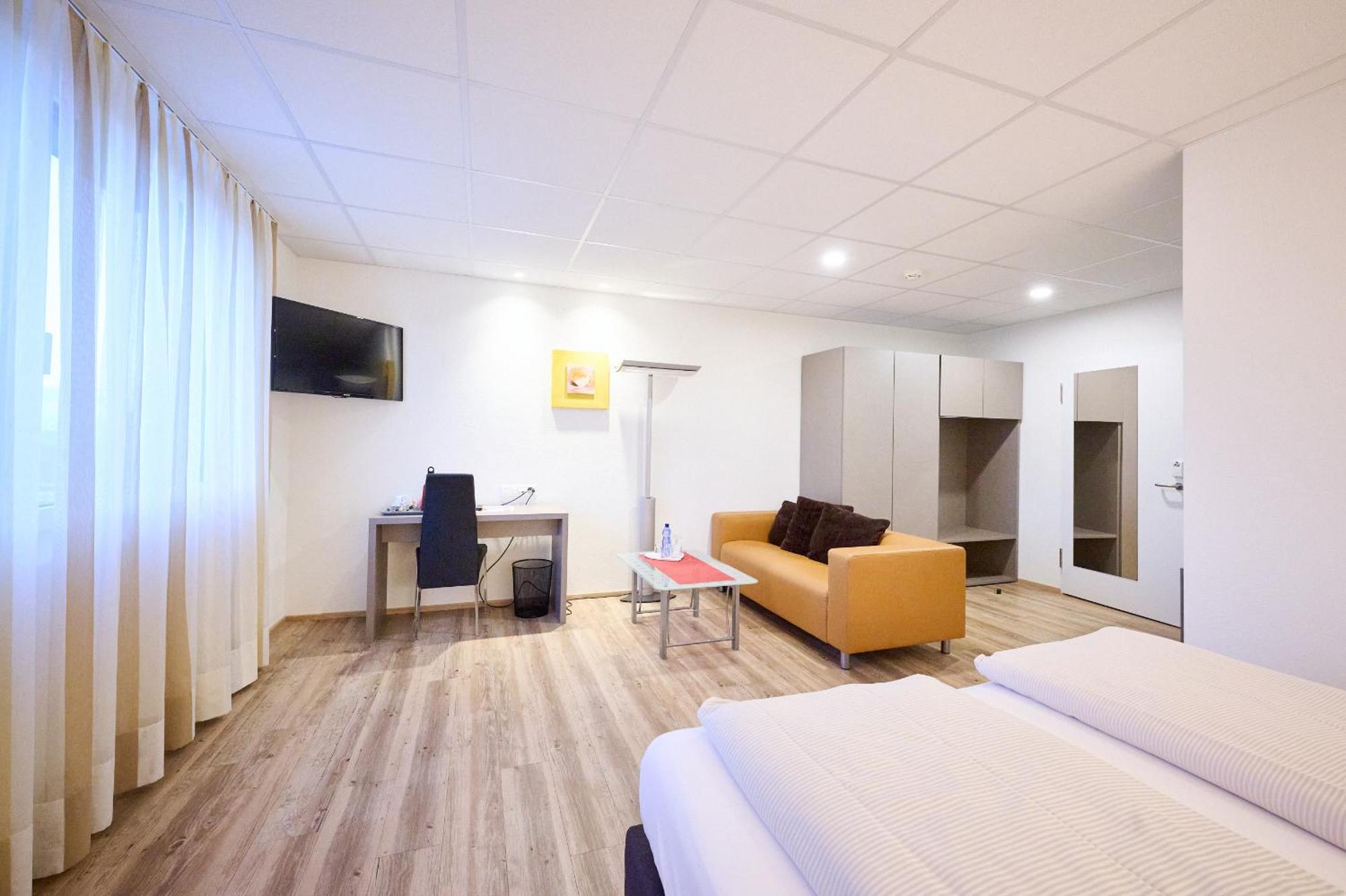 Hotel Am Kreisel Self-Check-In By Smart Hotels ลาเชน ภายนอก รูปภาพ